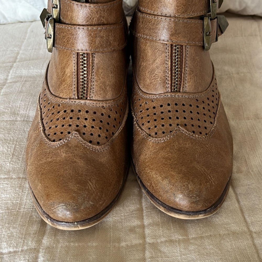 Rue 21 Buckle Strap Detailed Booties Size 10, fit like a 9 - Picture 5 of 13